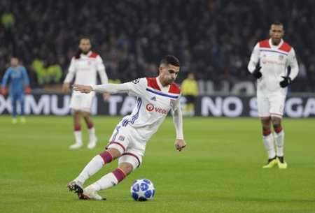 与菲斯之间 与菲斯之间