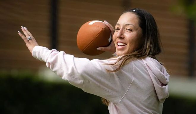 按下快进键 按下快进键